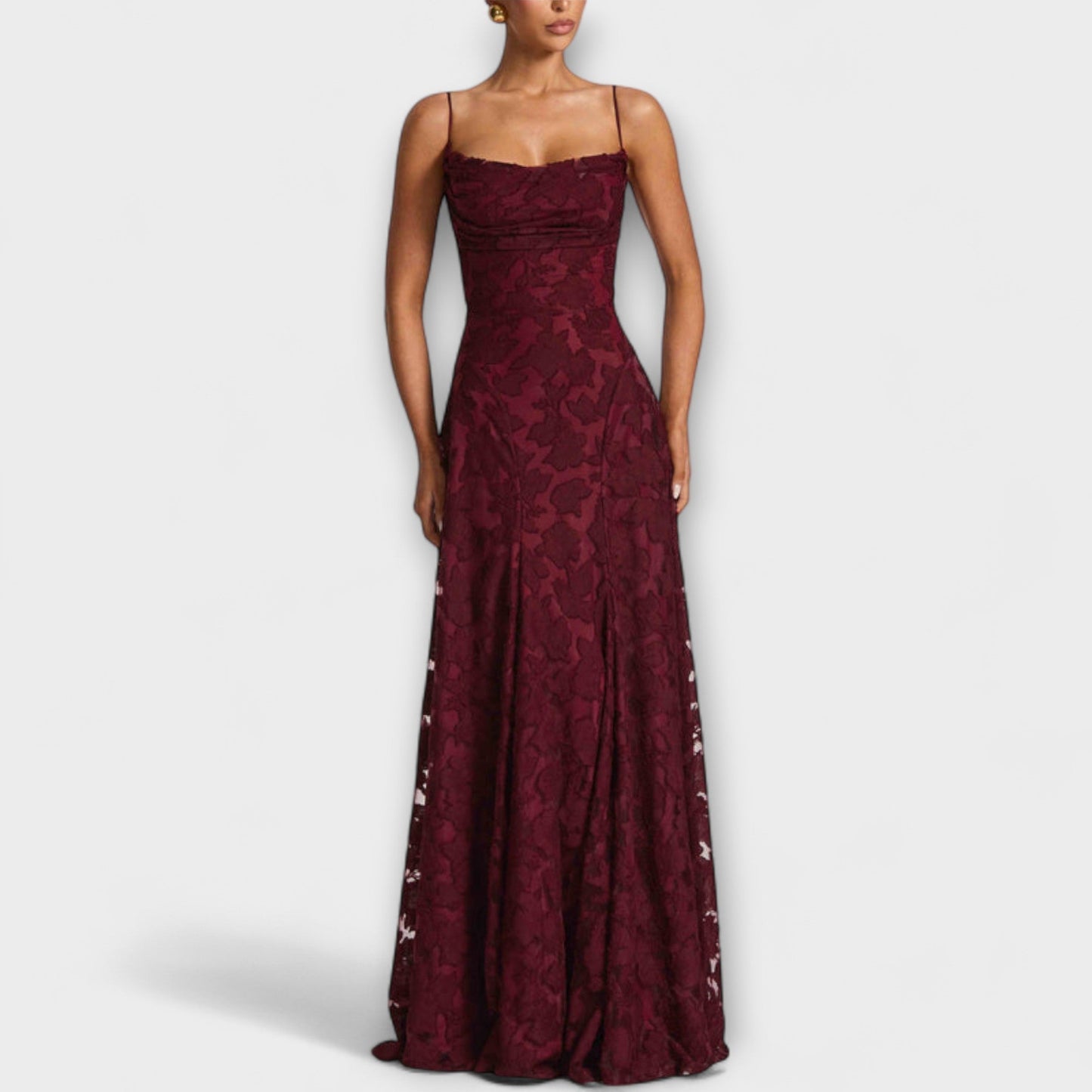 Kairi - Stylisches Maxikleid aus floraler Spitze mit Spaghettiträgern
