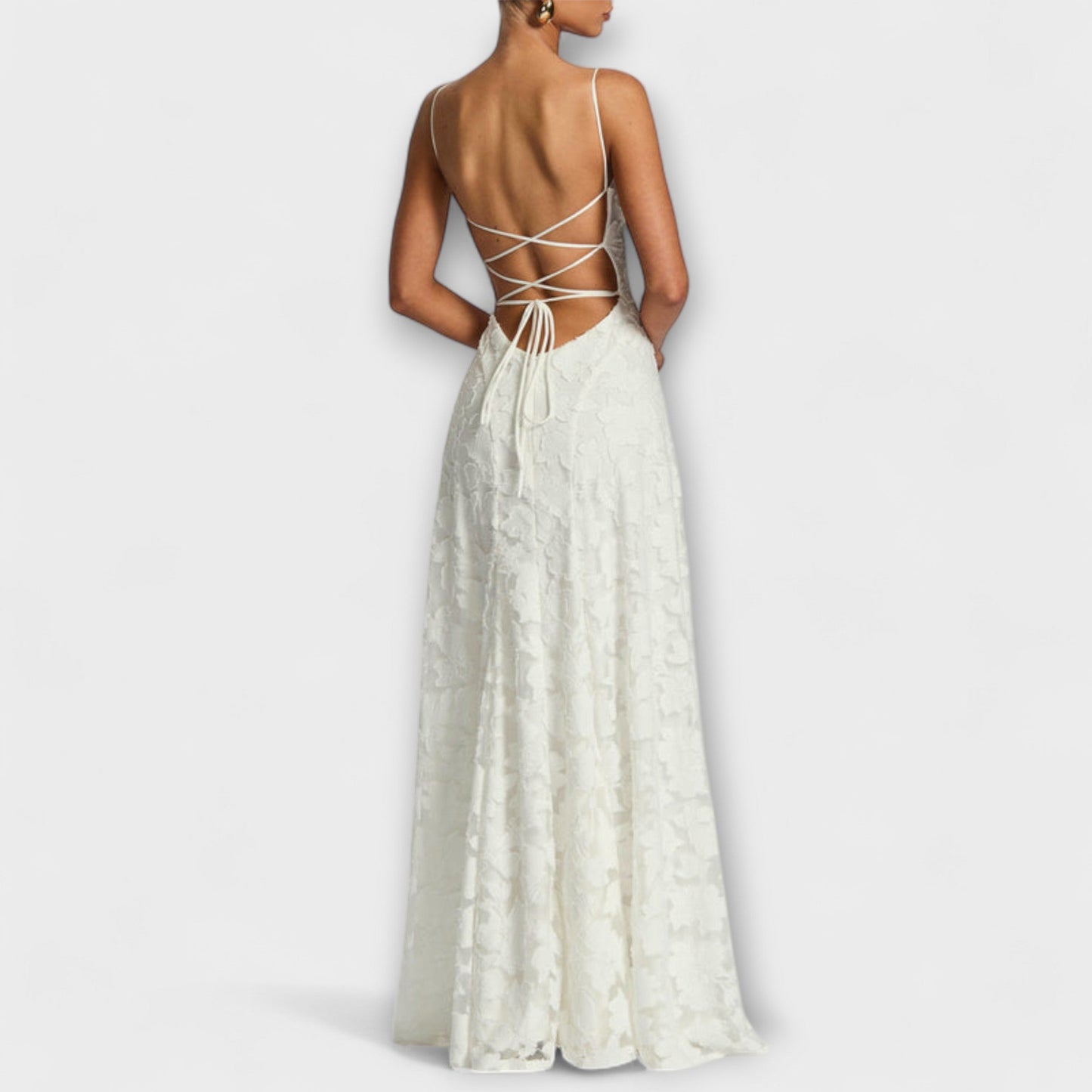 Kairi - Stylisches Maxikleid aus floraler Spitze mit Spaghettiträgern