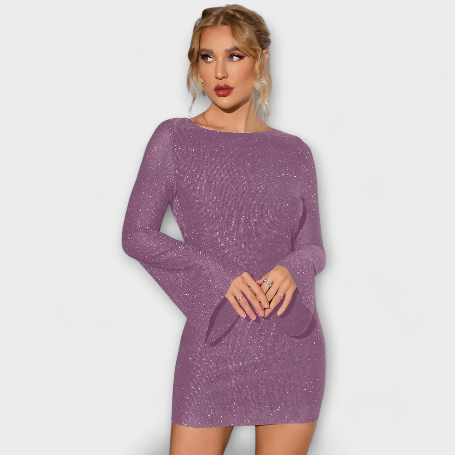 Rückenfreies Pailletten-Kleid mit langen Ärmeln