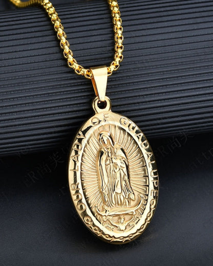 Oval Medaillon