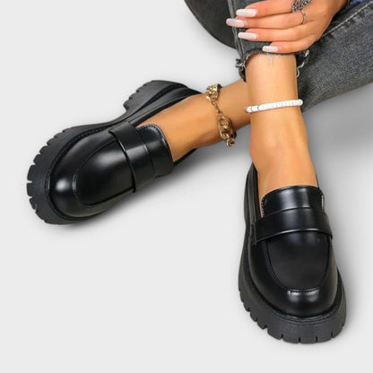 Damenmokassins mit orthopädischem Design und Keilabsätzen