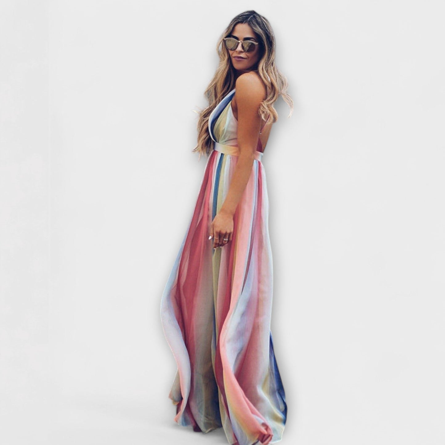 Mehrfarbig gestreiftes Damenkleid mit V-Ausschnitt