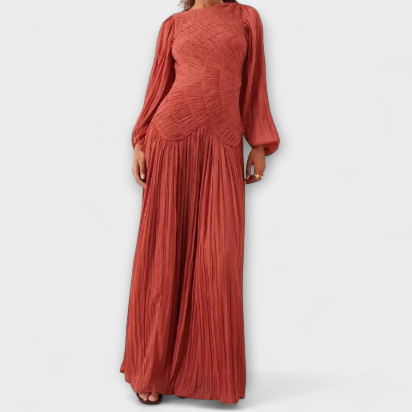 Elegantes plissiertes Langarmkleid