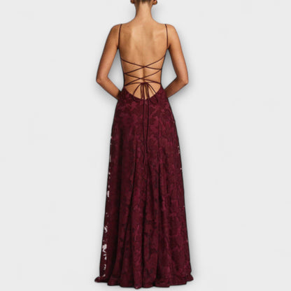 Kairi - Stylisches Maxikleid aus floraler Spitze mit Spaghettiträgern